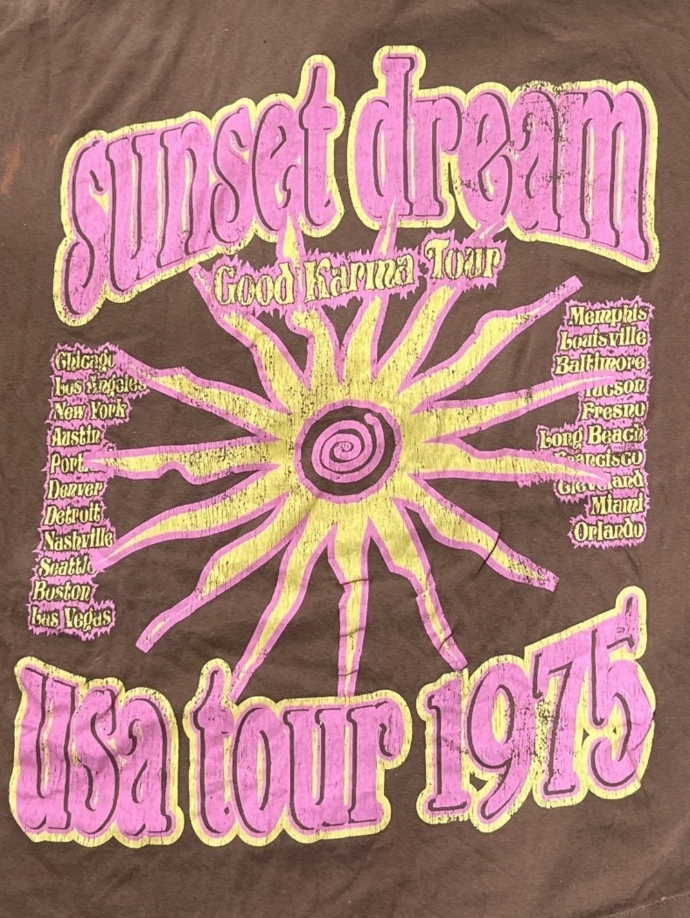 1970s Tour Sunset Dreams Preowned XL T-shirt
